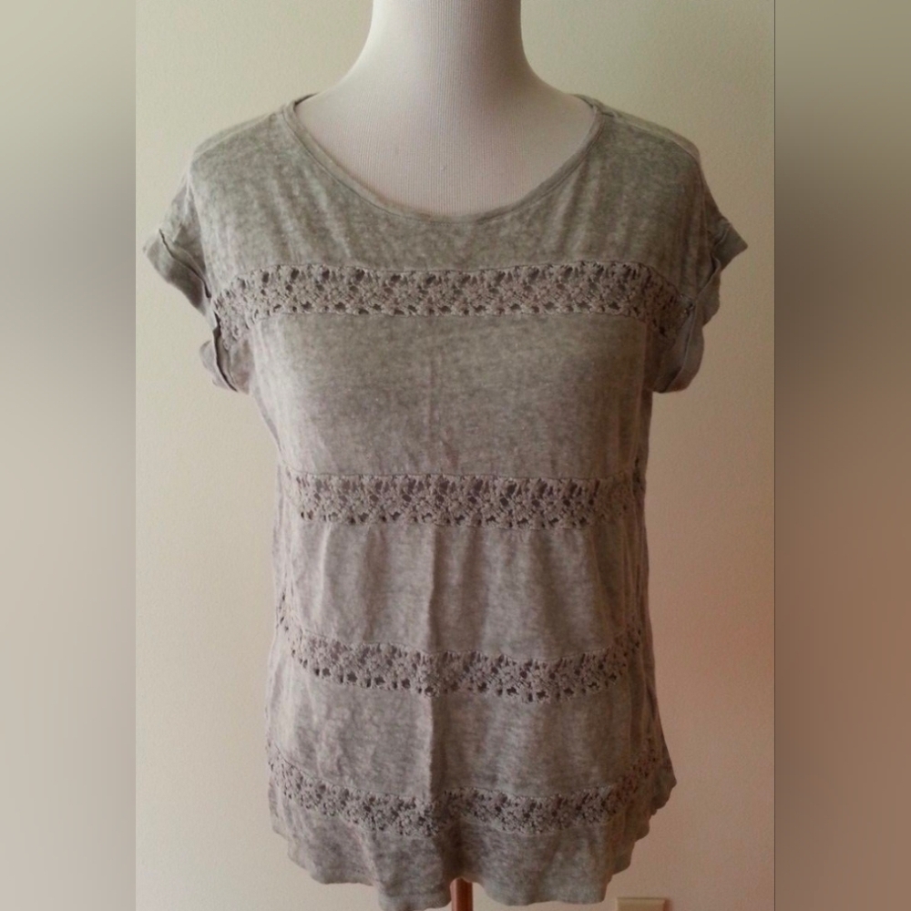Women’s Short Sleeve Lace-Strip Tee in Light Gray